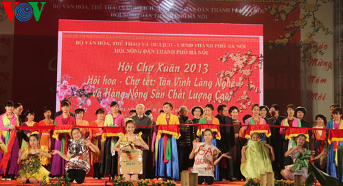 งานแสดงดอกไม้และตลาดตรุษเต็ต